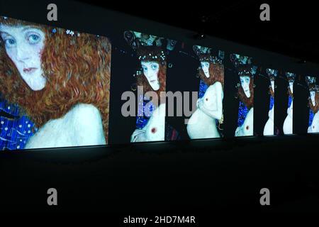 Klimt Experience, multimediale Kunstausstellung des berühmten österreichischen Malers, in Mailand. Stockfoto