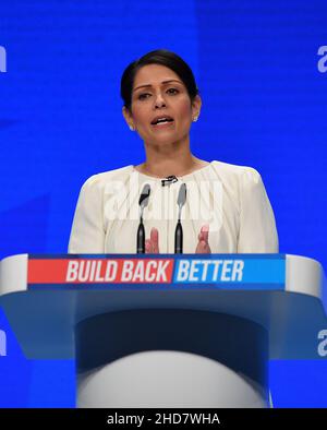 Innenministerin Priti Patel spricht am dritten Tag der Konferenz der Konservativen Partei in Manchester. (c) Dave Johnston Stockfoto