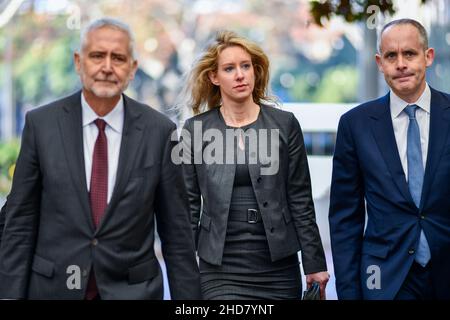 Elizabeth Holmes, Gründerin und ehemalige Geschäftsführerin von Theranos, kommt am Montag, den 13. Januar 2020, im US-Bezirksgericht im Robert F. Peckham Federal Building in San Jose, Kalifornien, zur Motion Hearing an. (Foto von Yichuan Cao/Sipa USA) Stockfoto