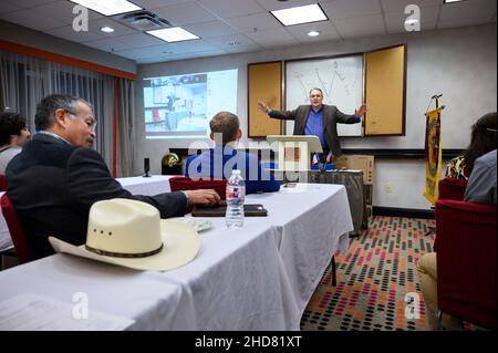 Andy Hogue, Vice President of Speaking of Liberty und Leiter der Kommunikationsabteilung der lokalen Republikanischen Partei in Austin, Texas, am 08. Dezember 2021. Die texanischen Konservativen schärfen ihre Argumente bei der Rede vom Liberty Speaker's Club vor dem, was sie hoffen, dass es eine erfolgreiche republikanische Zwischenwahl sein wird. Foto: Henrik Montgomery / TT Code 10060 Stockfoto