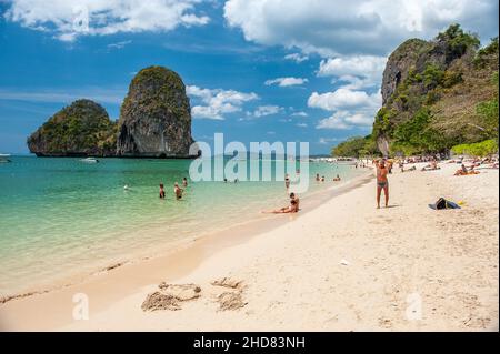 Prah Nang Beach auf der Halbinsel Railay Beach ist einer der schönsten Strände Thailands. Stockfoto