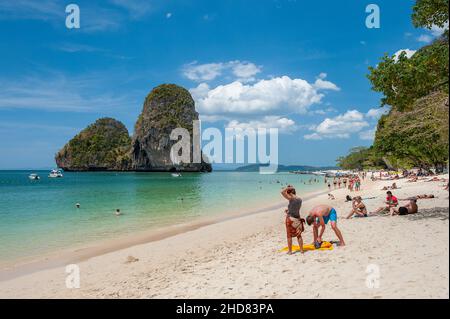 Prah Nang Beach auf der Halbinsel Railay Beach ist einer der schönsten Strände Thailands. Stockfoto