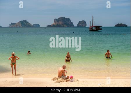 Prah Nang Beach auf der Halbinsel Railay Beach ist einer der schönsten Strände Thailands. Stockfoto