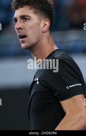 Adelaide, Australien, 4. Januar 2022. Thanasi Kokkinakis aus Australien reagiert auf einen Punkt während des ATP-Einzelkampfs zwischen Thanasi Kokkinakis aus Australien und John Millman aus Australien am zweiten Tag des Adelaide International Tennisturniers am Memorial Drive am 04. Januar 2022 in Adelaide, Australien. Quelle: Peter Mundy/Speed Media/Alamy Live News Stockfoto