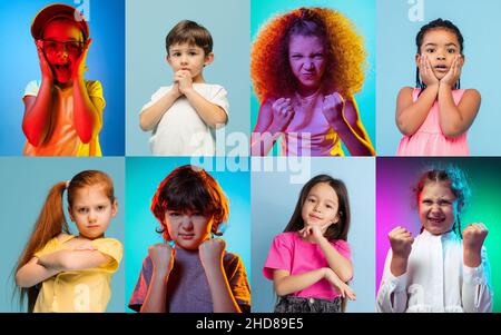 Set von Porträts von kleinen niedlichen Kindern, Jungen und Mädchen isoliert auf bunten Studio-Hintergrund in Neonlicht. Emotionen, Gesichtsausdruck, Kindheit Stockfoto