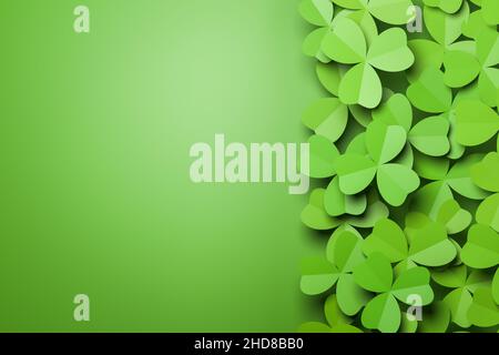 Kleeblatt-Hintergrund mit leerer Stelle für eigenen Text links. Frühlings- oder St. Patrick's Day-Konzept. Stockfoto