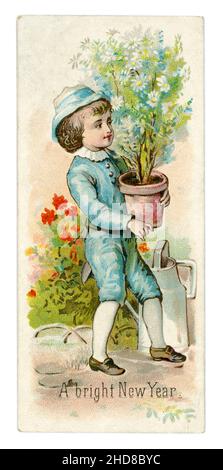 Original viktorianisches Sammelalbum Saisonale Neujahrsgrüßkarten schneiden, sentimentales Bild eines Jungen im Garten, der einen Blumentopf mit Frühlingspflanze in sich hält, mit blauem „Little Lord Fauntleroy“-Anzug, Hosen und Mütze, Ende der 1890er Jahre, Großbritannien Stockfoto