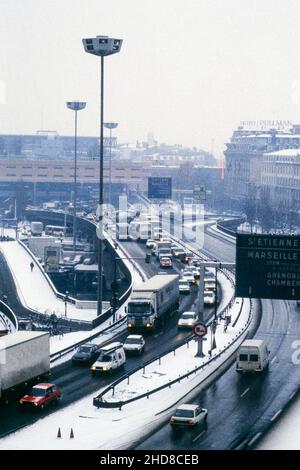 Archiv 80ies: Fourvieres-Tunnel, kritischer Transitpunkt, Perrache-Bezirk, Lyon, Zentralfrankreich Stockfoto