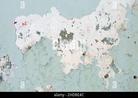 Die Farbe blättert von der Betonwand ab. Geeignet als Hintergrund oder Textur. Stockfoto