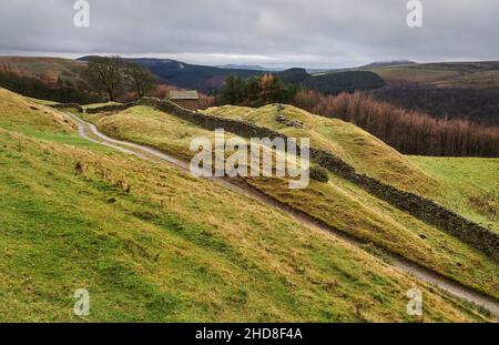 Bellhagg Barn im Winter im Derbyshire Peak District in Großbritannien Stockfoto