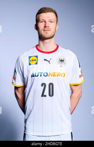 04. Januar 2022, Bayern, Großwallstadt: Handball-Nationalmannschaft, Deutschland, Fotogelegenheit: Der deutsche Handballnationalspieler Philipp Weber . Foto: Sascha Klahn/dpa Stockfoto