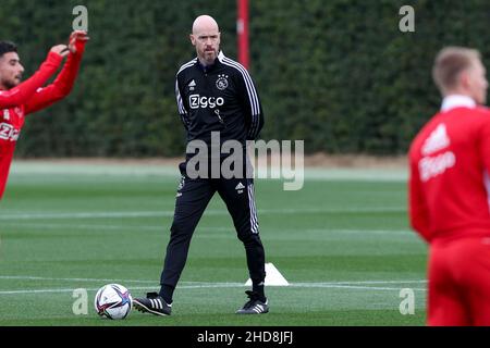 , PORTUGAL - 4. JANUAR: Headcoach Erik ten Hag von Ajax während der Trainingssitzung Ajax am 2. Tag Nachmittag auf der Quinta do Lago am 4. Januar 2022 in Portugal. (Foto von Ben Gal/Orange Picters) Stockfoto