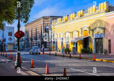 Wunderschöne Kolonialarchitektur rund um den Plaza Grande in der Innenstadt von Merida, Mexiko Stockfoto