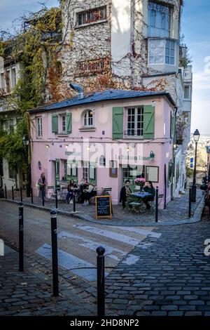 La Maison Rose“, ein Restaurant in der Rue de l'Abreuvoir im Herzen von Montmartre, Paris, Frankreich Stockfoto