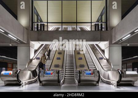 Rolltreppen an der Nine Elms Station in der Londoner U-Bahn Stockfoto