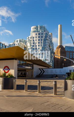 Eintritt zur Battersea Station neben dem Battersea Power Station Stockfoto