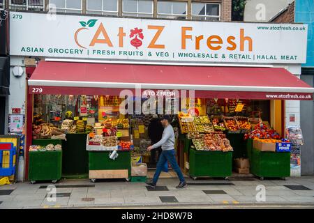 Slough, berkshire, Großbritannien. 30th. Dezember 2021. Der prognostizierte Mangel an frischem Obst und Gemüse über die Weihnachtsfeiertage kam nicht auf. Quelle: Maureen McLean/Alamy Stockfoto