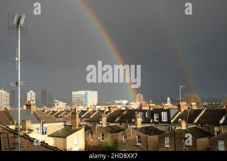Doppelter Regenbogen über London Stockfoto