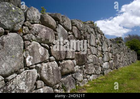 Trockensteinmauer, die Sweetheart Abbey, Dumfries & Galloway, Schottland, umschließt Stockfoto