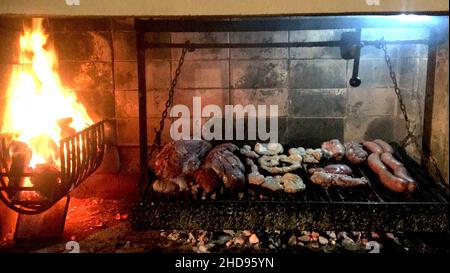 Traditionelles argentinisches Barbecue. Food-Fotografie Stockfoto