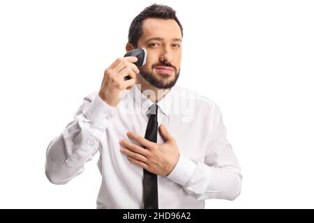 Mann in einem Hemd und Krawatte mit einer Rasiermaschine isoliert auf weißem Hintergrund Stockfoto