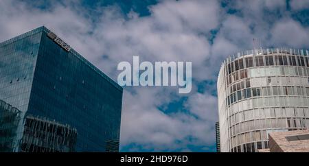 Panoramablick auf Bürogebäude mit dem mobilen Unternehmen Telcel in Polanco, Mexiko Stockfoto