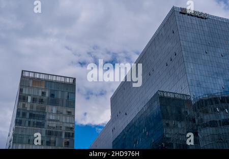 Panoramablick auf Bürogebäude mit dem mobilen Unternehmen Telcel in Polanco, Mexiko Stockfoto