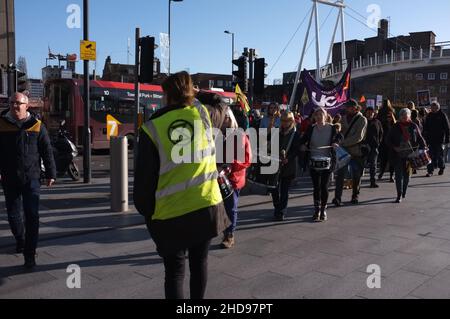 Protest gegen die Rebellion des Aussterbens in Southampton, in der Nähe des Bartors (November 2019 ) Stockfoto