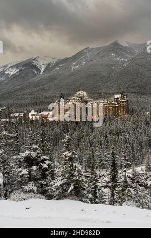 Das Fairmont Banff Springs Hotel im Winter, Anff National Park, Alberta, Kanada. Stockfoto