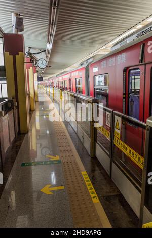 CHONGQING, CHINA - 17. AUGUST 2018: Einschienenbahnstation in Chongqing, China Stockfoto