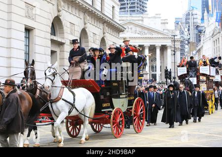 Die Worshipful Company of Coachmakers & Coach Harness Makers schwebt auf der Lord Mayor's Show 2021 in der City of London, Großbritannien Stockfoto