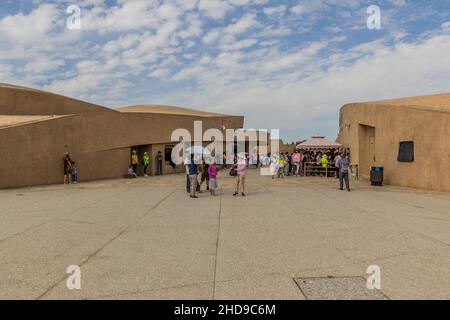 DUNHUANG, CHINA - 20. AUGUST 2018: Besucherzentrum der Mogao-Grotten in der Nähe von Dunhuang, Provinz Gansu, China Stockfoto