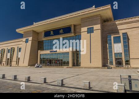 DUNHUANG, CHINA - 21. AUGUST 2018: Dunhuang Bahnhof, Provinz Gansu China Stockfoto