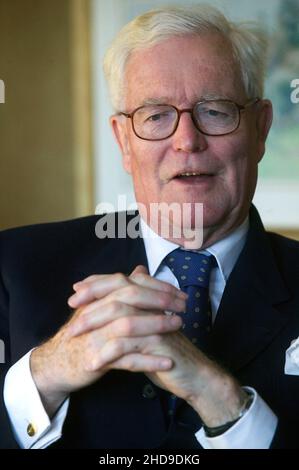 Sir Douglas Hurd in Hawkpoint, London City 16th Oct 2003 Stockfoto