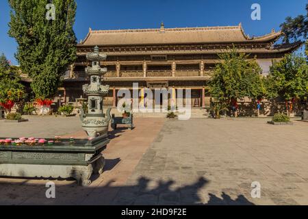 ZHANGYE, CHINA - 23. AUGUST 2018: Riesiger Buddha-Dafo-Tempel in Zhangye, Provinz Gansu, China Stockfoto