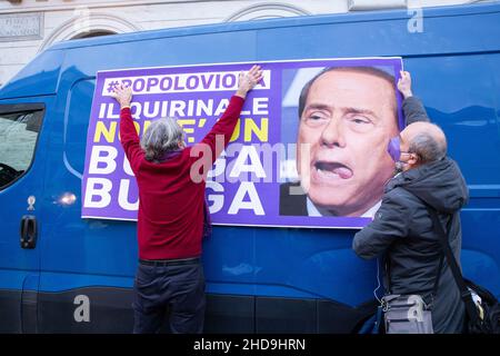 Rom, Italien. 04th Januar 2022. Protest in Rom, organisiert von 'Popolo Viola' gegen die Kandidatur von Silvio Berlusconi für den Präsidenten der Italienischen Republik (Foto: Matteo Nardone/Pacific Press) Quelle: Pacific Press Media Production Corp./Alamy Live News Stockfoto