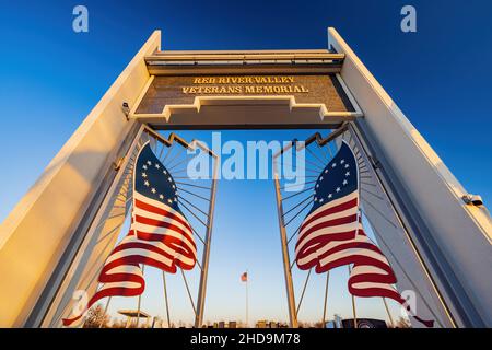 Paris Texas, DEZ 22 2021 - Blick bei Sonnenuntergang auf das Red River Valley Veterans Memorial Stockfoto