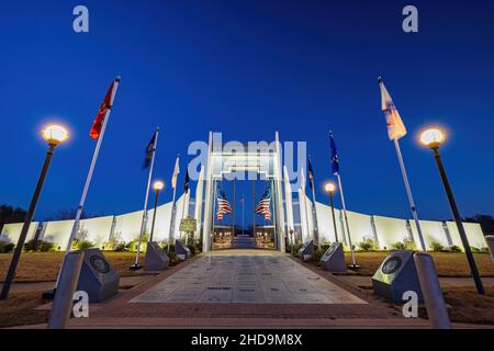 Paris Texas, DEZ 22 2021 - Blick bei Sonnenuntergang auf das Red River Valley Veterans Memorial Stockfoto