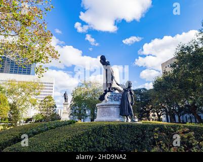 Louisiana, DEZ 24 2021 - Sonnenansicht des Henry Clay Monument auf dem Lafayette Square Stockfoto