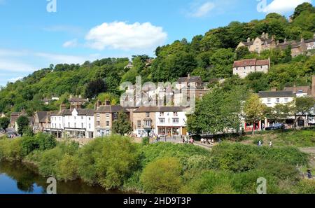 Blick auf den Hügel auf die Stadt Iron Bridge, die Ironbridge Gorge Stockfoto