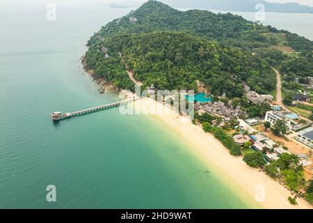 Fantastische Luftaufnahme des hölzernen Stegen in thailand Stockfoto