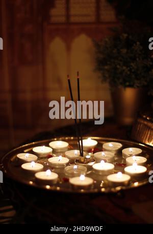 Brennende Kerzen auf diwali Urlaub Stockfoto