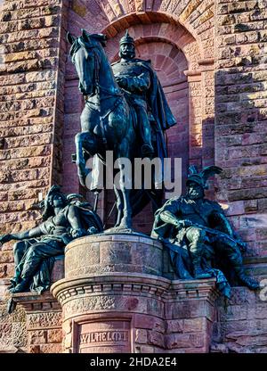 Blick auf die Statue von Kaiser-Wilhelm-I. auf das Kyffhäuser-Denkmal im Landkreis Thüringen Stockfoto