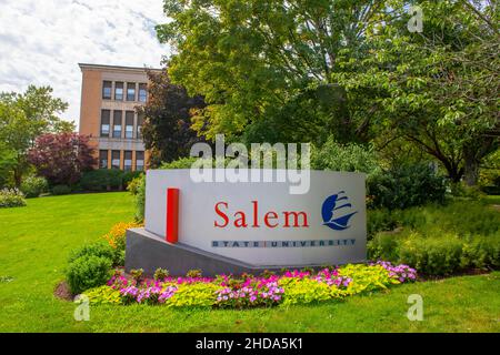 Haupteingangsschild der Salem State University an der Lafayette Street 352 in der Stadt Salem, Massachusetts, USA. Stockfoto