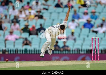 Sydney, Australien. 05th Januar 2022. Sydney, Australien. 05., 2022., 5th. Januar 2022. Mark Wood of England bowelt am ersten Tag des vierten Testmatches in der Ashes-Serie zwischen Australien und England auf dem Sydney Cricket Ground am 05. Januar 2022 in Sydney, Australien. (Nur für redaktionelle Verwendung) Credit: Izhar Ahmed Khan/Alamy Live News/Alamy Live News Stockfoto