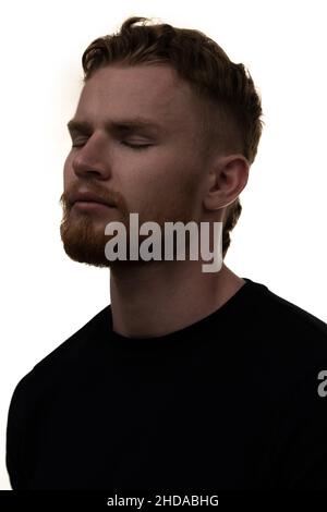 Ein Porträt eines schönen europäischen Mannes. Stockfoto