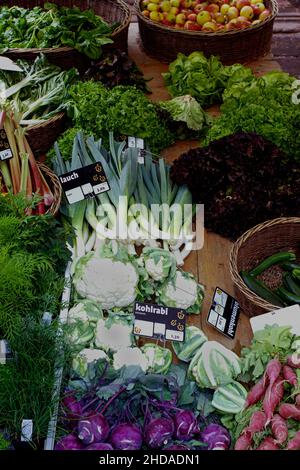 Gemüsestand auf einem Bauernmarkt Stockfoto