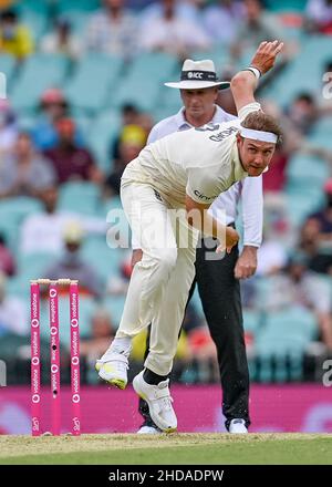 Sydney, Australien. 05th Januar 2022. Sydney, Australien. 05., 2022., 5th. Januar 2022. Stuart Broad von England bowelt am ersten Tag des vierten Testmatches in der Ashes-Serie zwischen Australien und England auf dem Sydney Cricket Ground am 05. Januar 2022 in Sydney, Australien. (Nur für redaktionelle Verwendung) Credit: Izhar Ahmed Khan/Alamy Live News/Alamy Live News Stockfoto