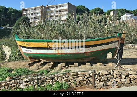 Strand der Felsen in Calella in der Maresme Provinz Barcelona, Katalonien, Spanien Stockfoto