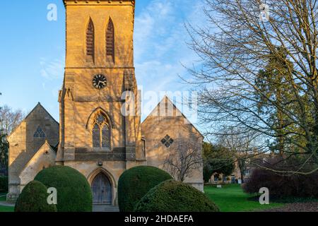 St Davids Church bei Sonnenuntergang. Moreton in Marsh, Cotswolds, Gloucestershire, England Stockfoto